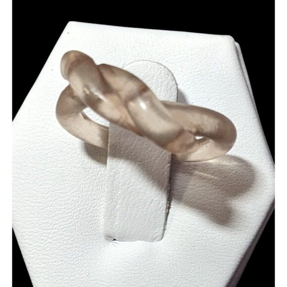 Translucent Tan Knotted Fashion Ring Size 6 1/2 - Picture 1 of 14